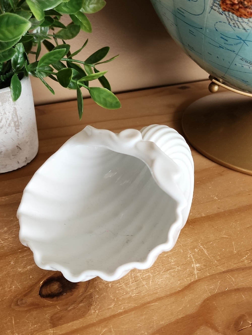 Vista Alegre White Glossy Ceramic Shell Catchall